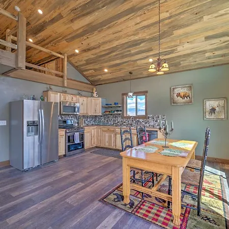Mtn-View Cabin 40 Mi to Yellowstone Ntl Park!
